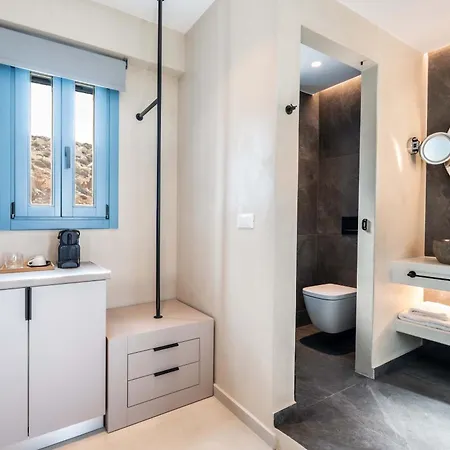 Aura Paros Hotell 4*