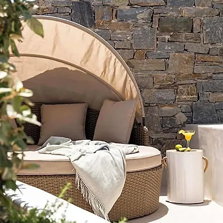 Aura Paros Hotell 4*